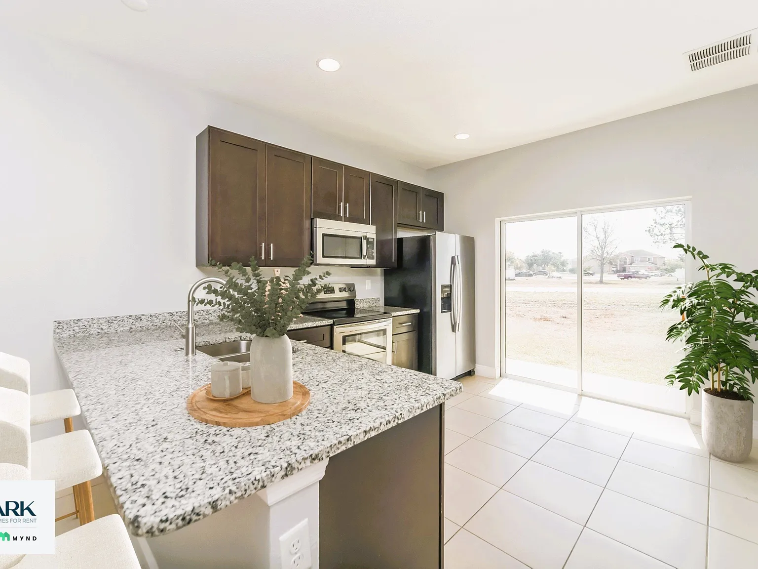 3 bed, 2.0 bath, 1200 sqft, $1,574 — Photo 4