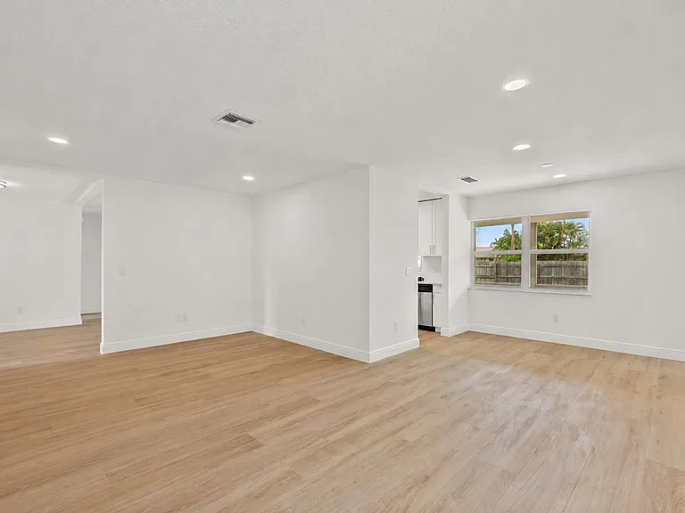 1313 Pinetta Cir — Photo 3