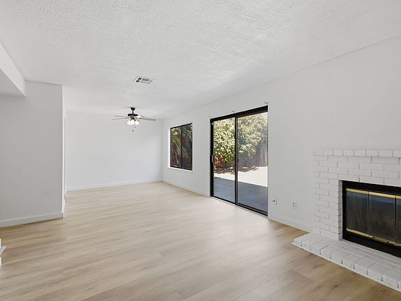 5th image of 995 Matthew Ct
