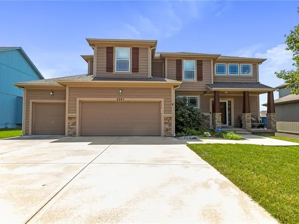 2261 W Concord Dr, Olathe, KS 66061