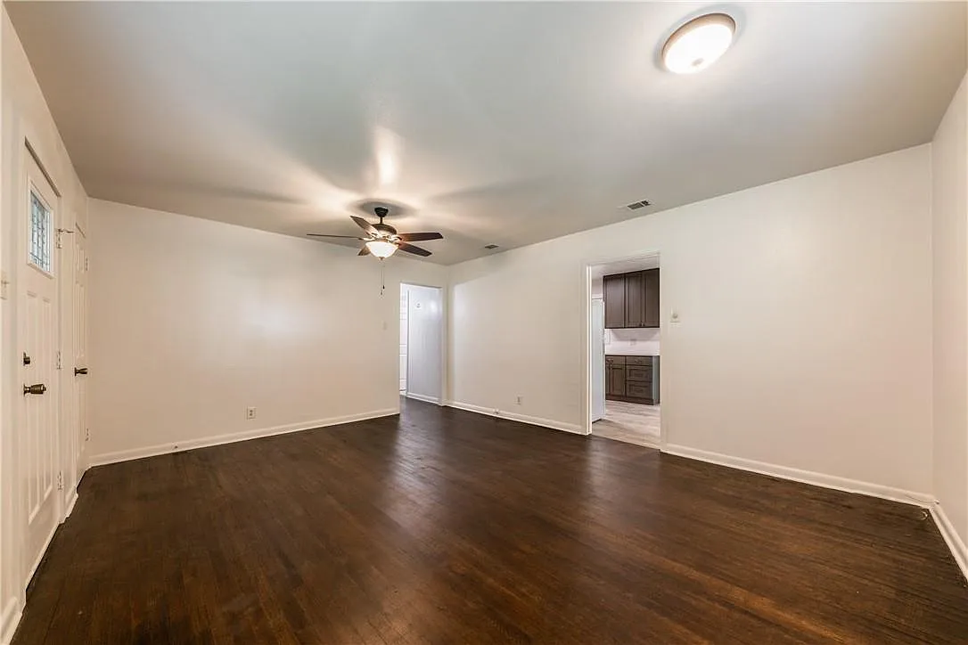 3 bed, 1.0 bath, 1101 sqft, $1,850 — Photo 4