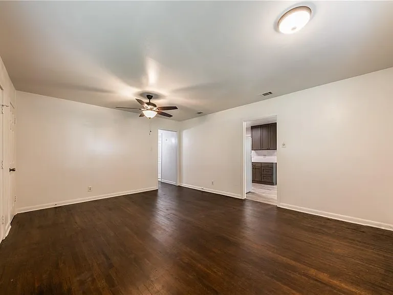 1113 Sycamore St — Photo 4