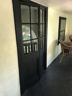 5th image of 946 Vine St APT 5