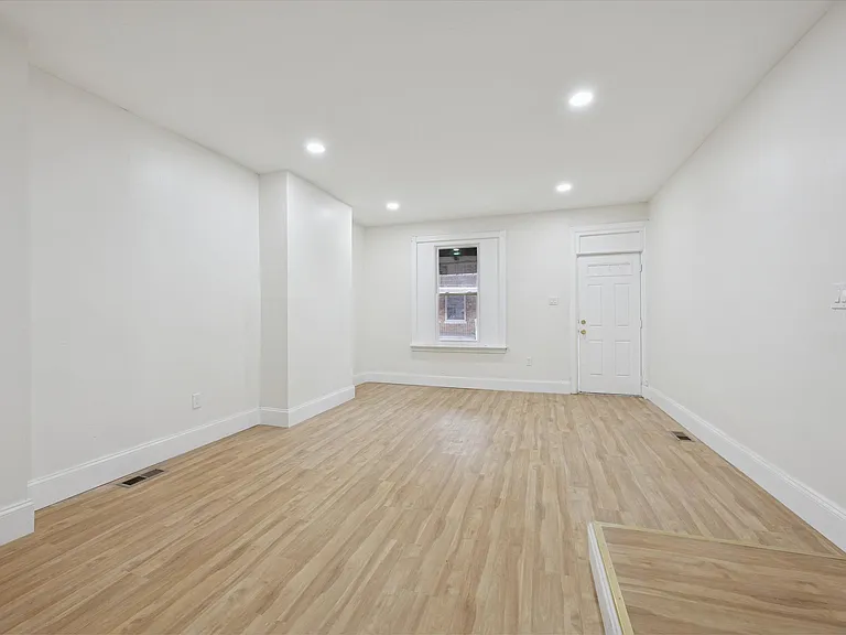 42 N Lindenwood St — Photo 21