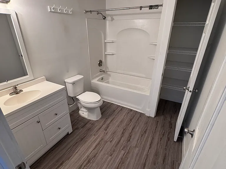 91 N Maple St — Photo 17