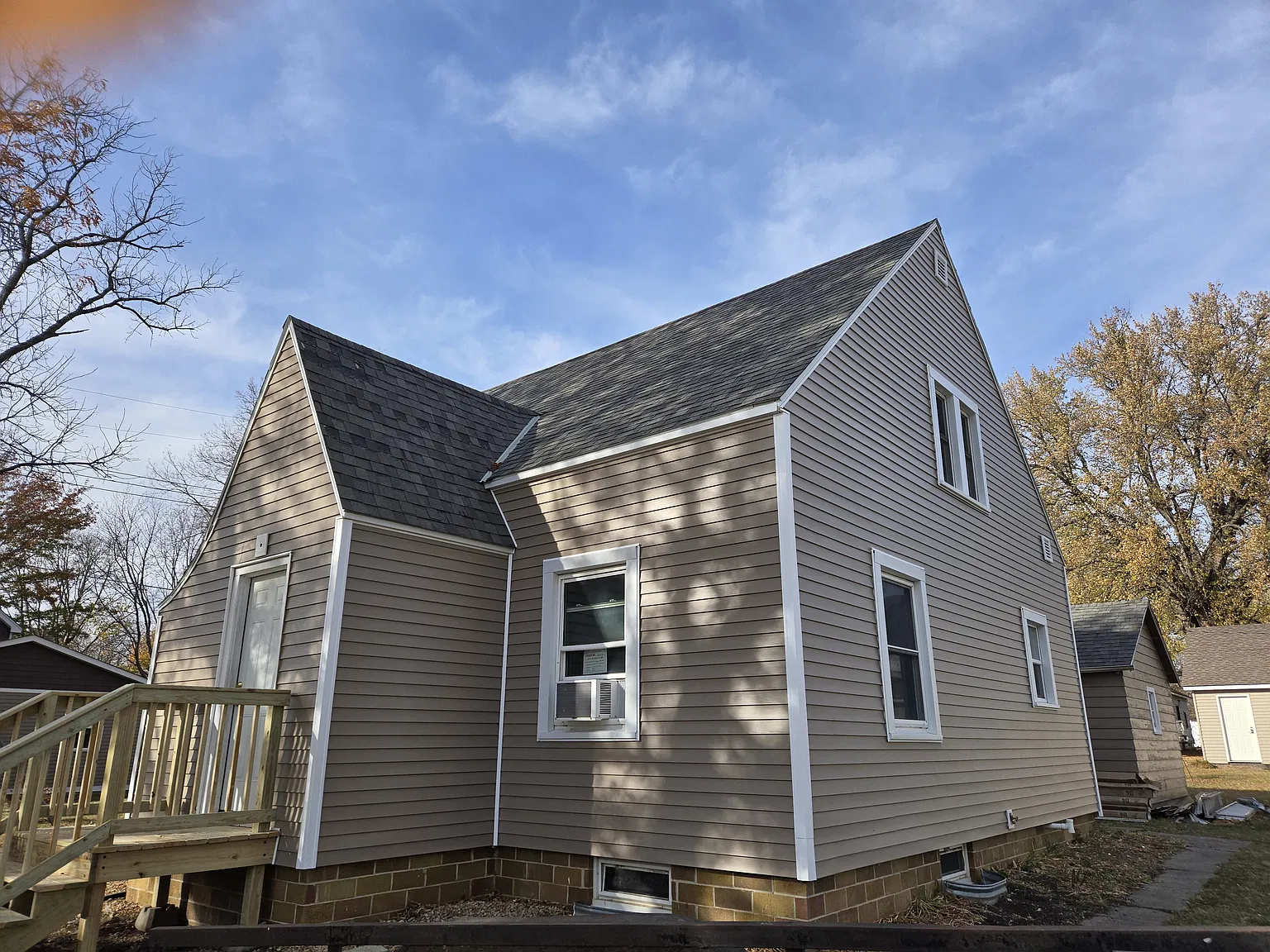 4 bed, 1.5 bath, $1,100 — Photo 2