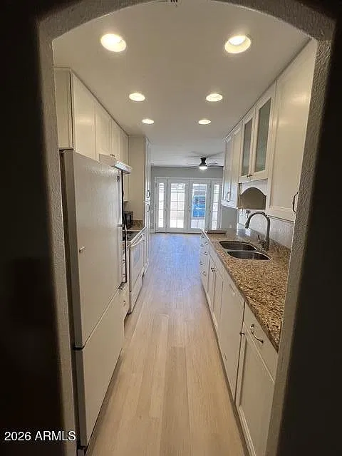 3 bed, 2.0 bath, 1292 sqft, $1,999 — Photo 2
