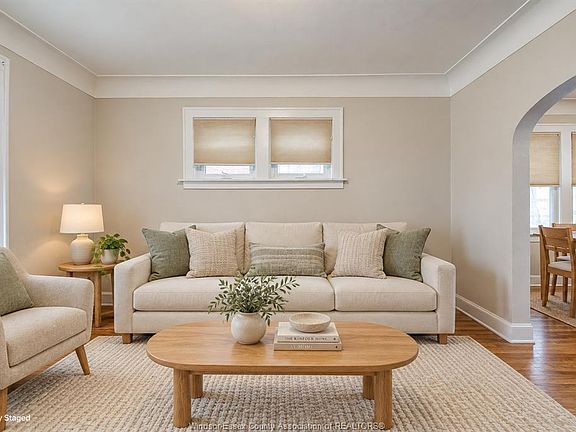 5th image of 1087 Marentette Ave