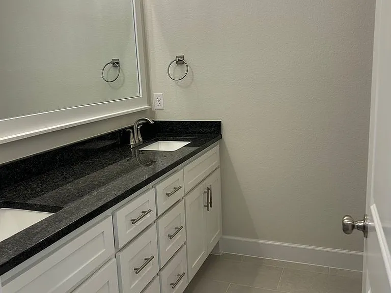 2412 Salmon St — Photo 18
