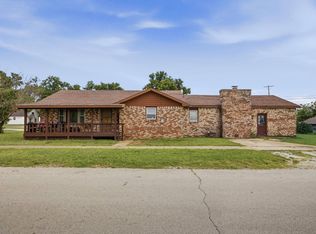 901 W Chestnut St, Chanute, KS 66720