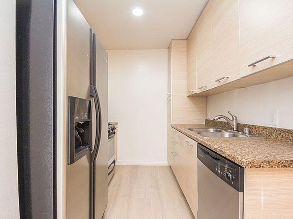 5th image of 6250 Fulton Ave APT 202