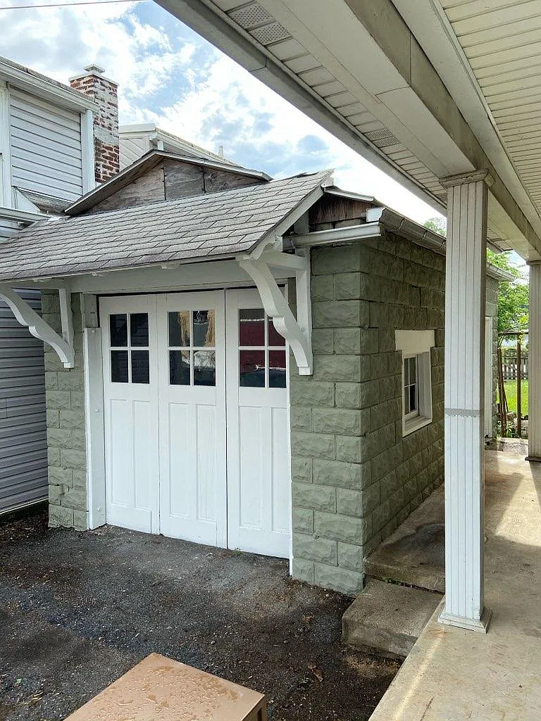 5 bed, 1772 sqft, $3,799 — Photo 2