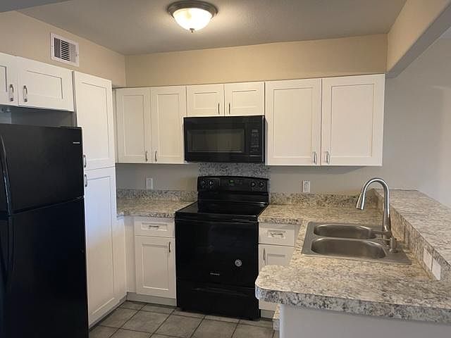 Lots of storage in the kitchen