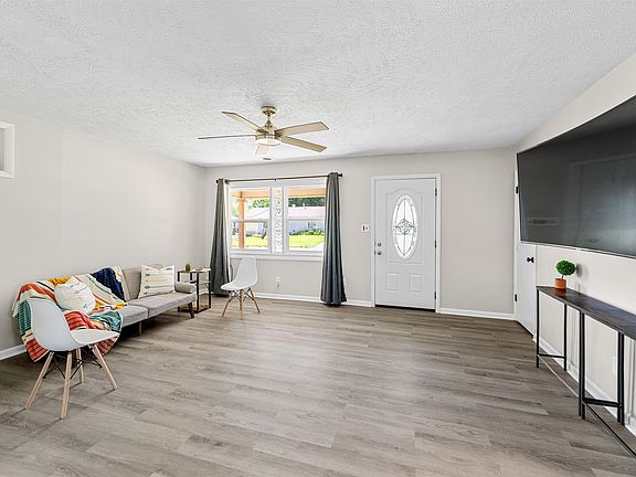 4th image of 1436 Cheyenne Ave