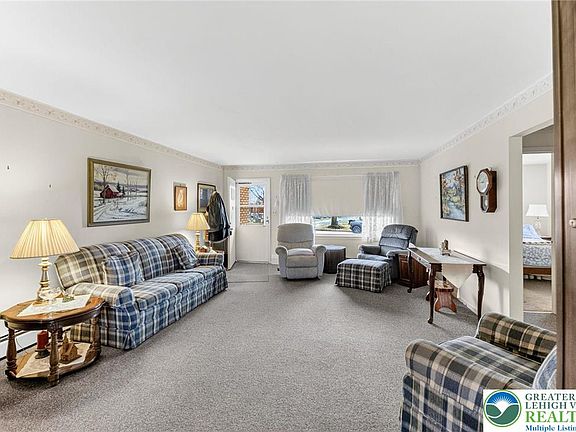 4th image of 834 Hokendauqua St