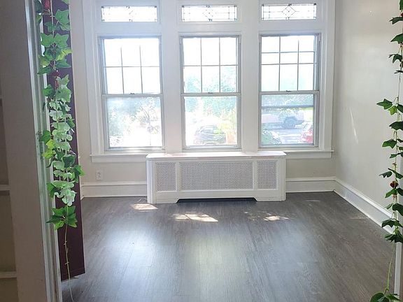2nd image of 3511 Oakmont St