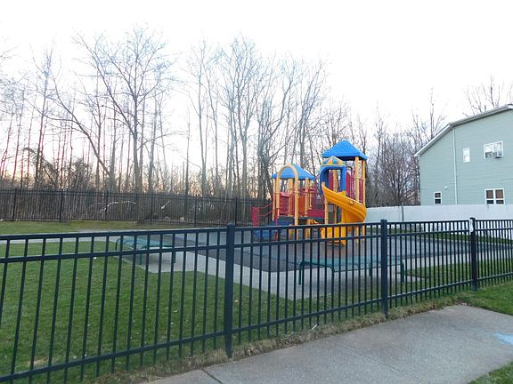 3rd image of 372 Skyline Dr