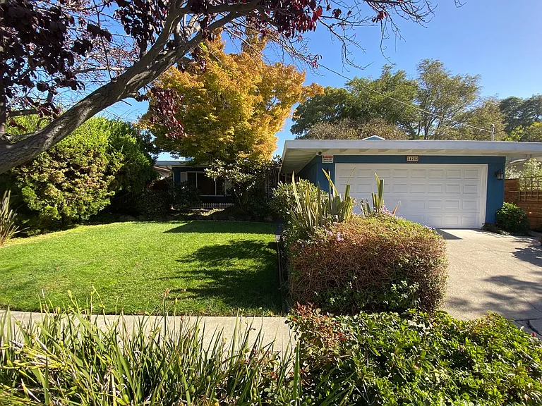 24252 Broadmore Ave — Photo 1