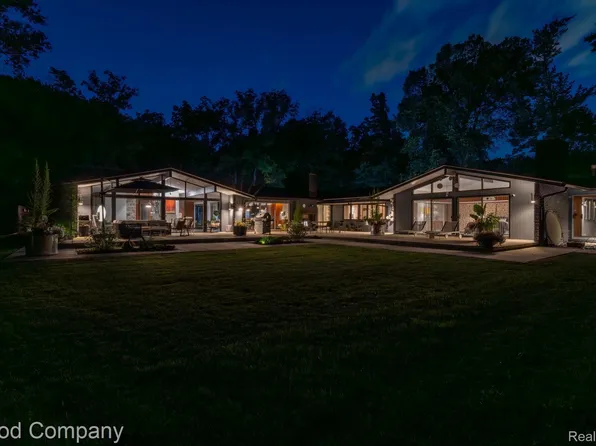 5385 Bywood Rd, Bloomfield Hills, MI 48302
