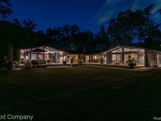 5385 Bywood Rd, Bloomfield Hills, MI 48302
