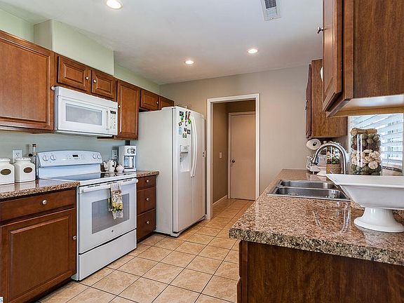 4th image of 4507 Yuma Dr