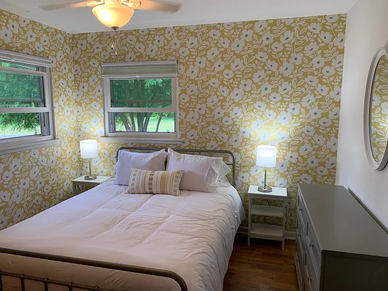 2nd bedroom with queen bed