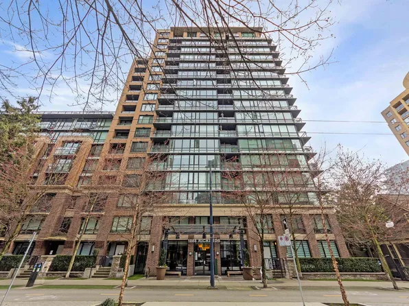 1088 Richards St #213, Vancouver, BC V6B 0J8