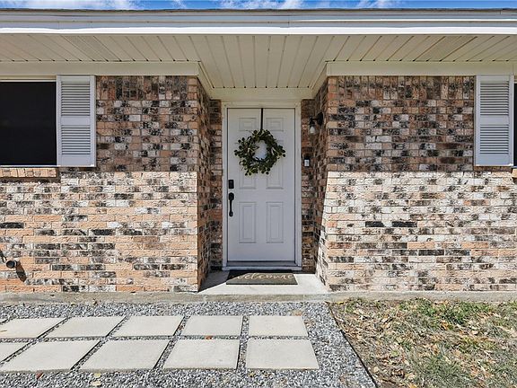 3rd image of 1401 Holleman Dr