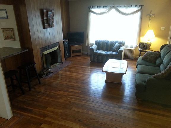 4th image of 1518 E Knox St