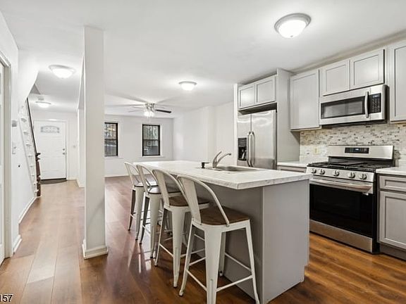 5th image of 591 Bramhall Ave #1