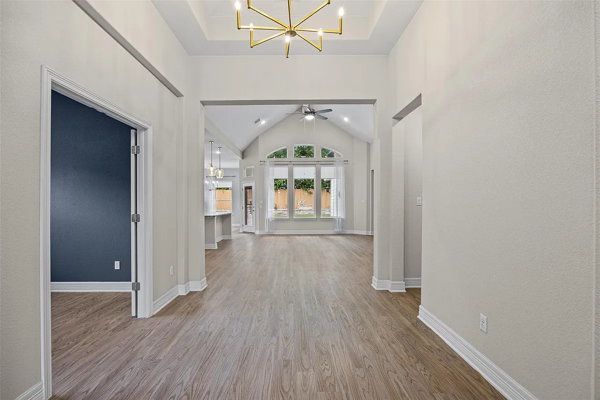 Building Photo - 124 White Steppe Way