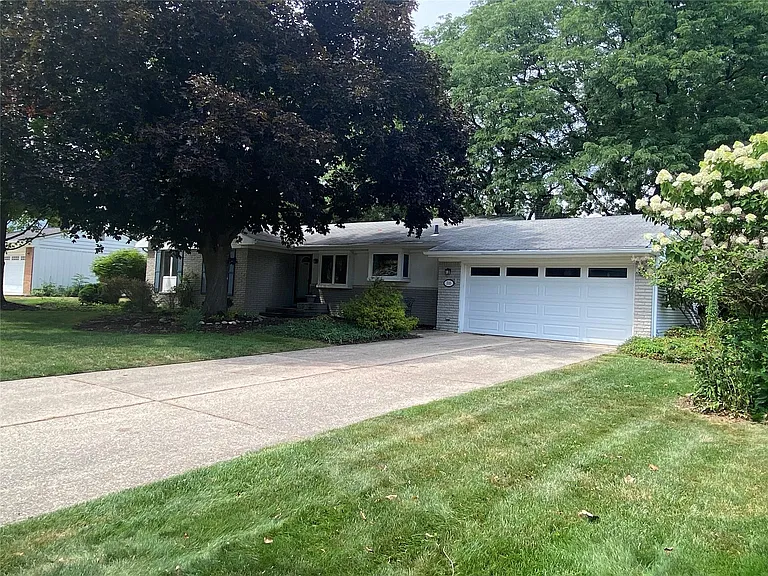 316 Paragon Dr — Photo 30