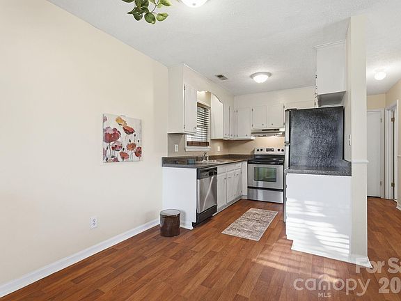 5th image of 300 N Watterson St