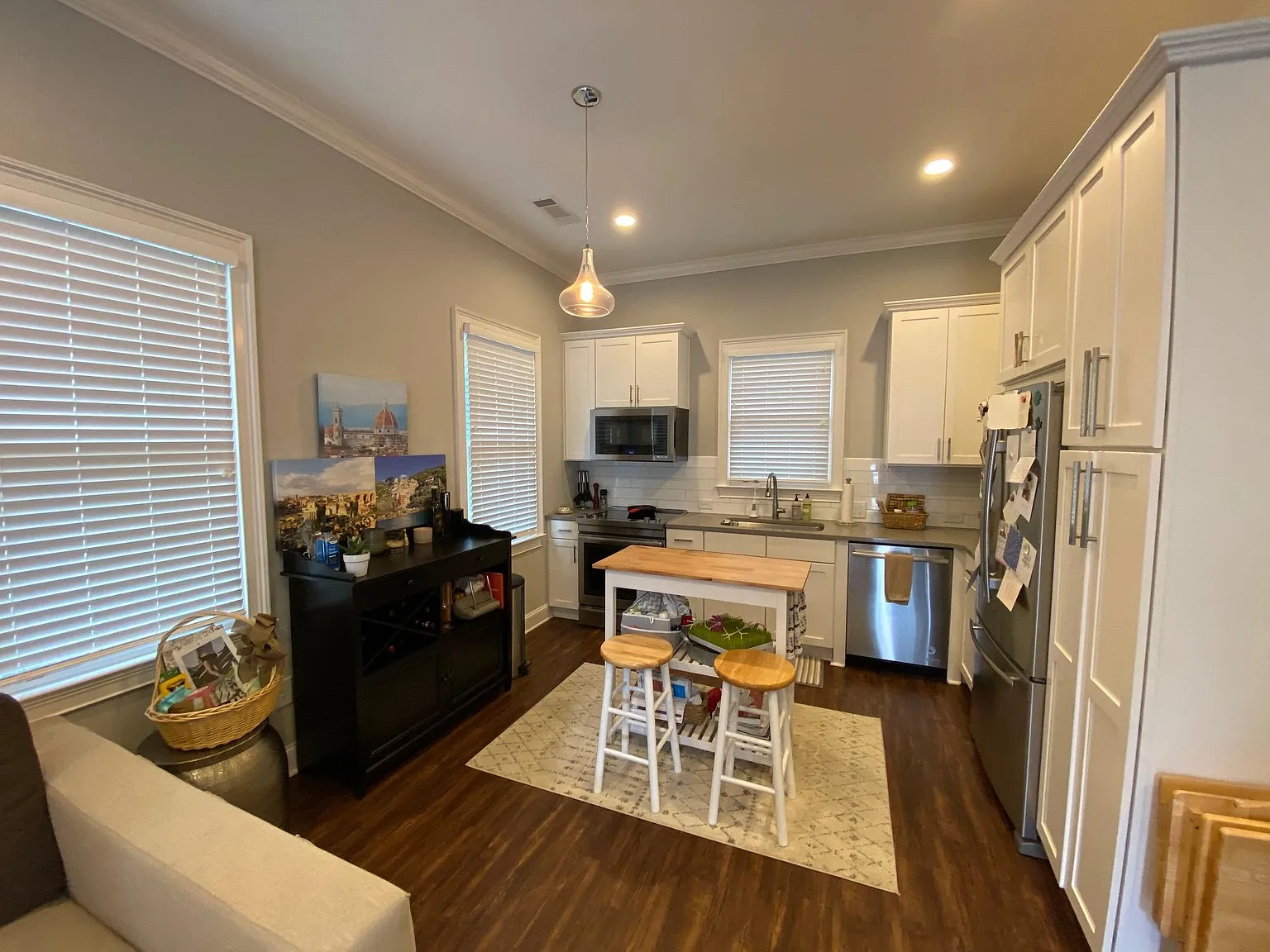 1 bed, 700 sqft, $2,400 — Photo 3