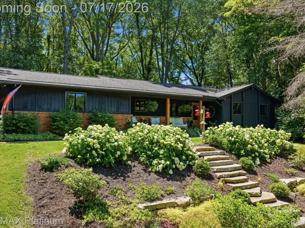 1245 Tracilee Dr, Howell, MI 48843