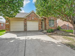 519 Wolf Dr, Forney, TX 75126