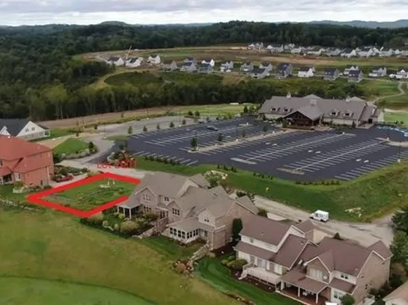 2001 Blackthorne Dr, Jeannette, PA 15644