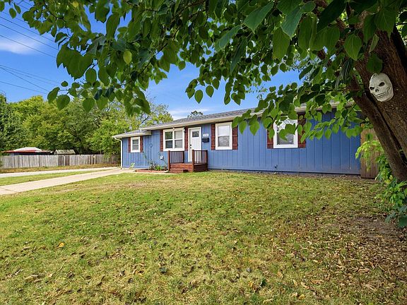 2nd image of 1728 N Oak Grove Avenue