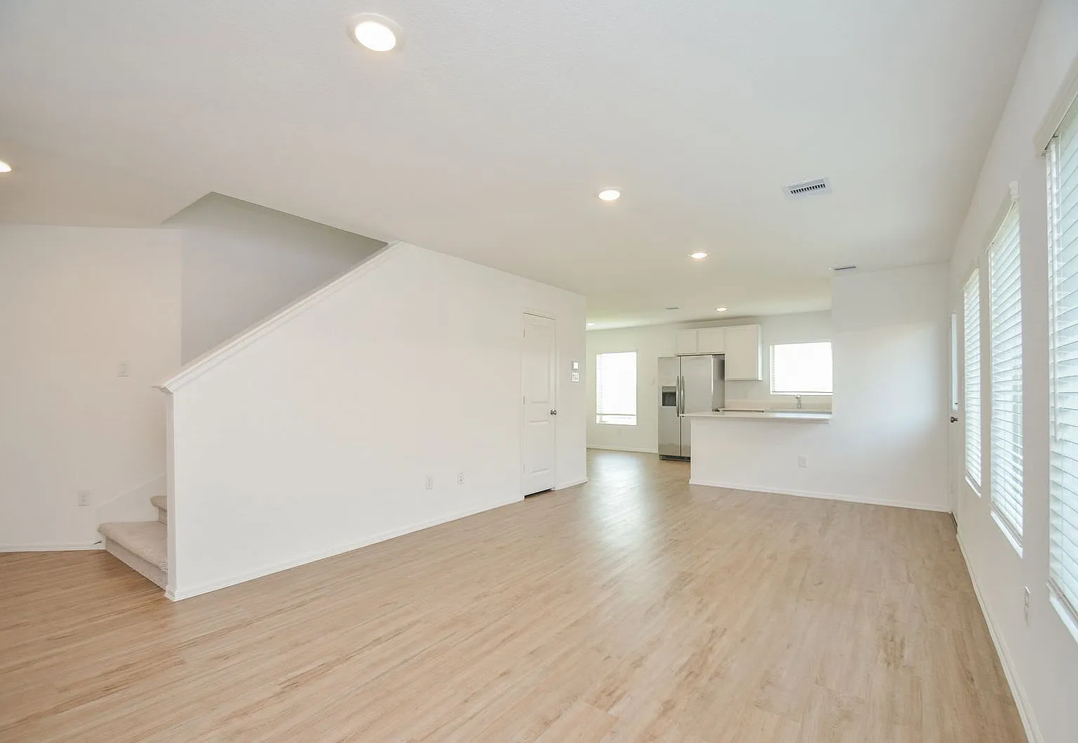 4 bed, 2.5 bath, 1859 sqft, $2,150 — Photo 3