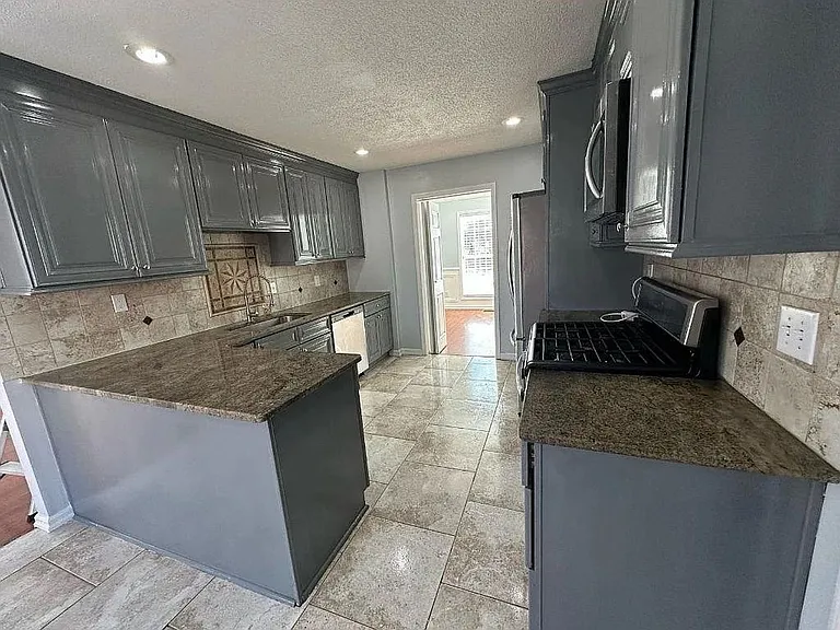 1261 Lakeview Rd — Photo 32