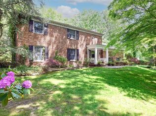 27 Ebbtide Ln, Dix Hills, NY 11746
