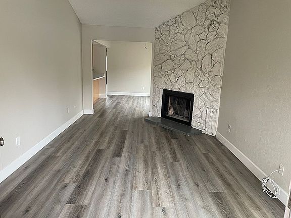 Livingroom with fireplace
