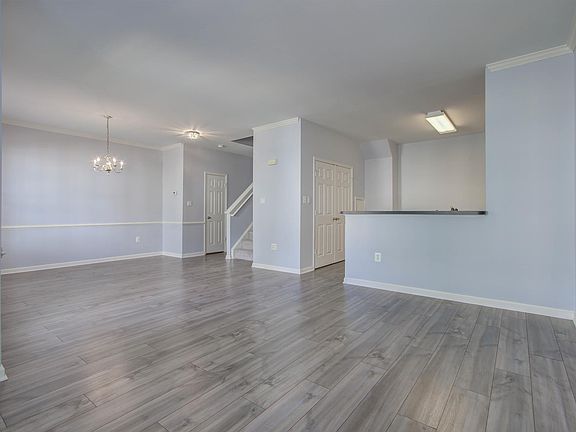 4th image of 2548 Sandbourne Ln