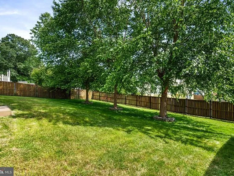 10 Sassafras Ln — Photo 1