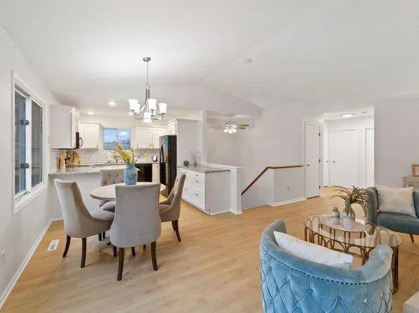 900 Countryside Rd, Waconia, MN 55387