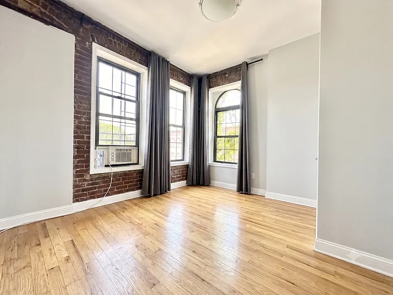 233 Eldert St #2RR — Photo 4