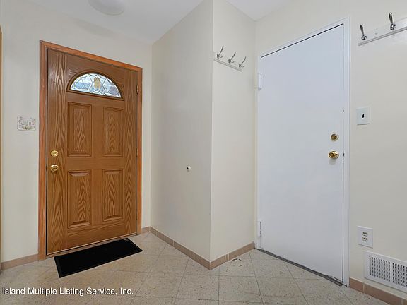 3rd image of 188 Portage Ave