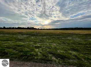 7398 E Alpers Rd, Lake Leelanau, MI 49653