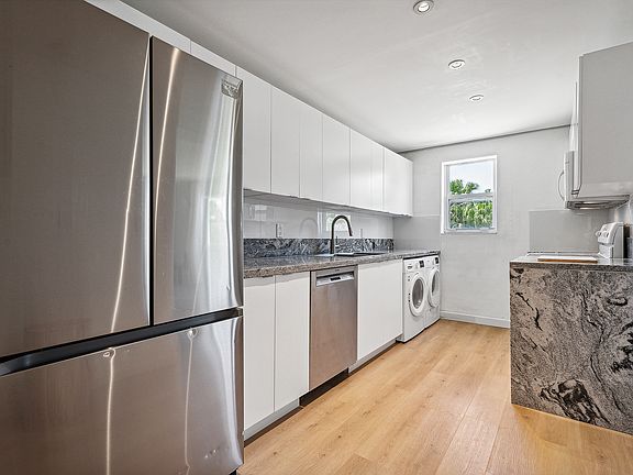 3rd image of 801 Meridian Ave APT 2A