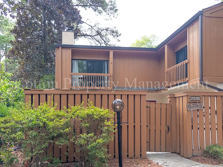 2030 Albert Cir — Photo 2